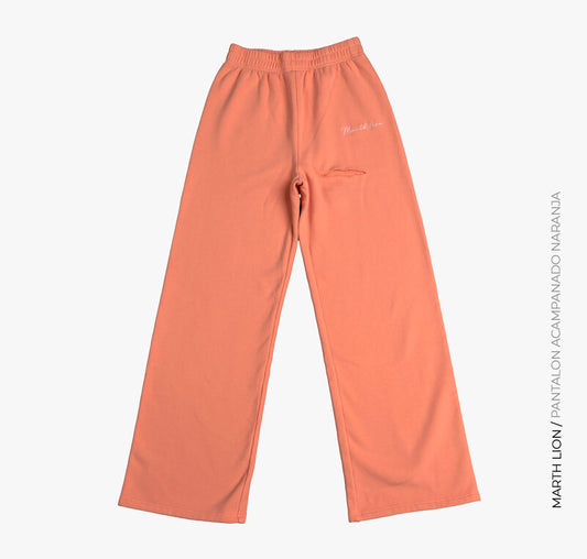 Pantalón acampanado suave al tacto color salmón